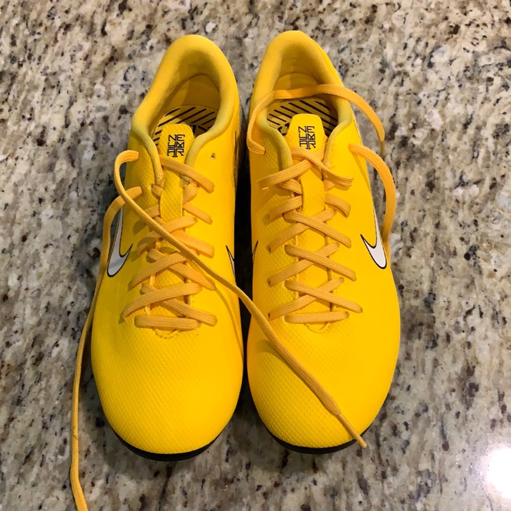 New Nike Neymar soccer cleats. Size 2Y